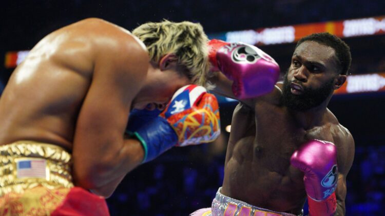 Джаррод Эннис нокаутировал Зандера Заяса и объединил пояса WBA и WBO