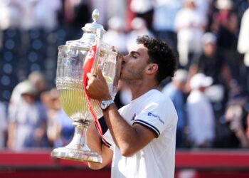 Франсиско Серундоло выиграл самый длинный финал в истории Queen's и взял главный титул в карьере