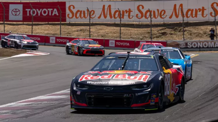 Где смотреть гонку NASCAR в Сономе? Расписание, время старта и онлайн-трансляция Toyota/Save Mart 350