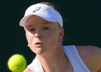 Харриет Дарт вылетела в первом круге Eastbourne Open, проиграв Зейнеп Сёнмез