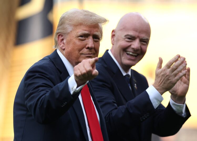 Инфантино: Трамп вручит трофей победителю чемпионата мира