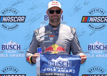 Шейн ван Гисберген — фаворит уличной гонки NASCAR в Сан-Диего