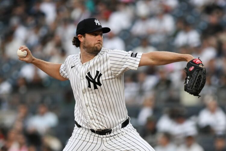 Struggling Yankees look to end Red Sox bid for third straight home win