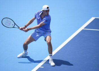 Уго Умбер выиграл у Джека Дрейпера в день рождения и вышел в финал Истборна