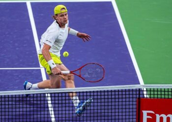Зизу Бергс сенсационно обыграл Юго Эмбера и взял первый титул ATP в Истборне