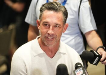 49ers’ Kyle Shanahan to be limited in camp after serious car crash