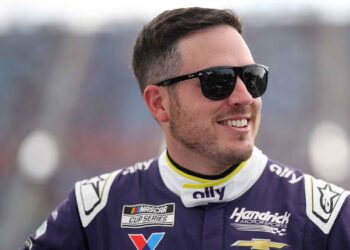 Алекс Боуман завершит карьеру после сезона-2027: последний контракт с Hendrick Motorsports