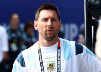 Аргентина выходит в плей-офф: Месси ведёт чемпионов дальше