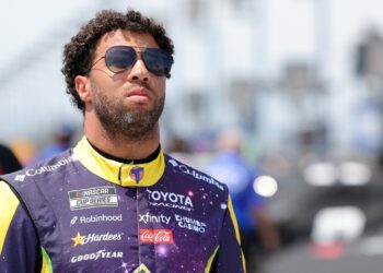 Бубба Уоллес получил спорный штраф, и гонщики NASCAR не сдерживают эмоций