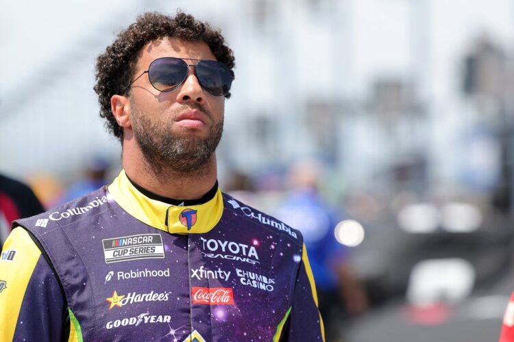 Бубба Уоллес получил спорный штраф, и гонщики NASCAR не сдерживают эмоций