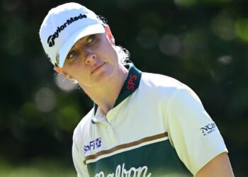 Чарли Халл продолжает охоту за лидером на Evian Championship. После второго раунда бывшая победительница этого турнира сократила отставание от японки Аки Ивай до двух ударов.
