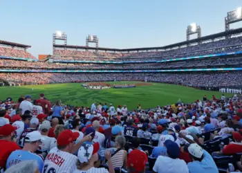 Дым над бейсболом: канадские пожары снова срывают матчи MLB