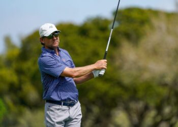 Джордж Макнилл захватил лидерство на U.S. Senior Open с отрывом в два удара