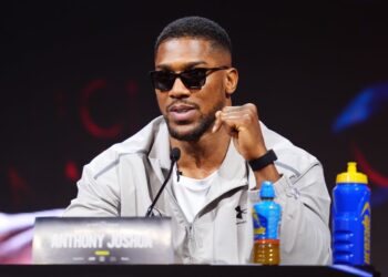 Энтони Джошуа назвал бой в UFC, который изменил его взгляд на единоборства