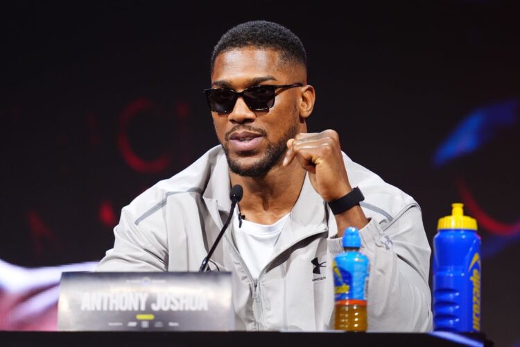 Энтони Джошуа назвал бой в UFC, который изменил его взгляд на единоборства