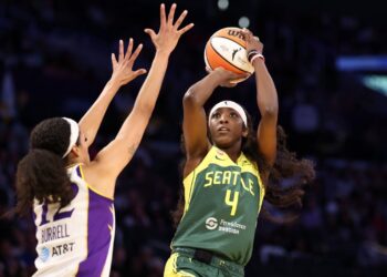 Flau’jae Johnson, Storm send Sparks to another one-sided loss