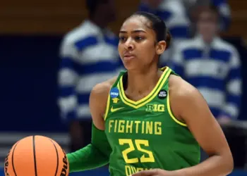 Фото Дежи Келли стали вирусными после скандала в WNBA