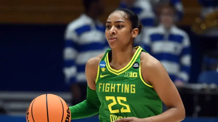 Фото Дежи Келли стали вирусными после скандала в WNBA