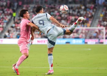 Гол Пламбека испортил дебют Левандовски в MLS