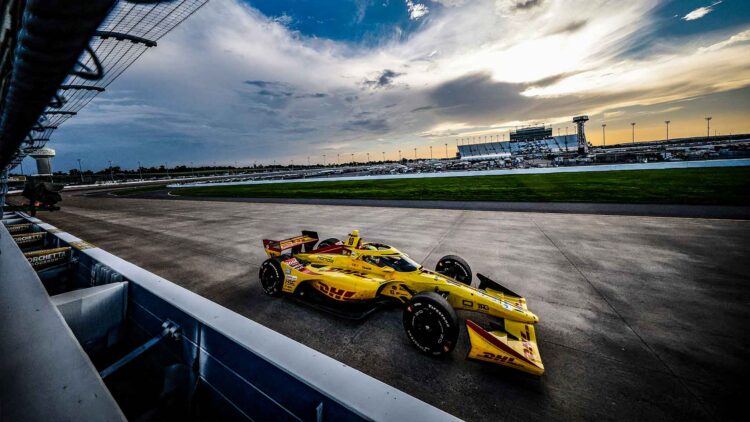Гонка INDYCAR в Нэшвилле перенесена на понедельник из-за дождя