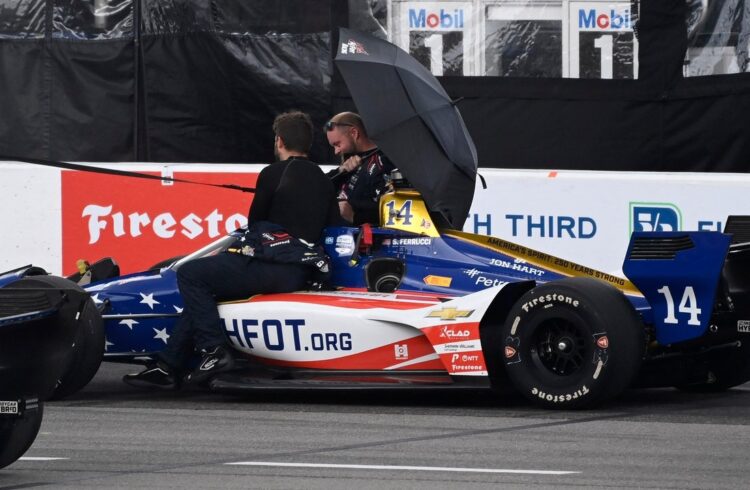 Гонка IndyCar в Нэшвилле перенесена на понедельник из-за непогоды