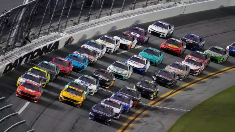 Гонка NASCAR в Чикаголенде: полное расписание и где смотреть