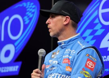 Хэмлин вырвал поул на Chicagoland, оставив Ларсона позади