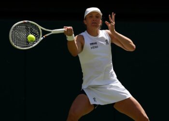 Ига Швентек и Елена Рыбакина вылетели с Уимблдона в третьем круге