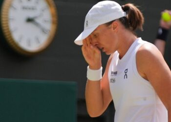 Ига Свёнтек вылетела с Уимблдона во втором круге