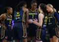 Indiana Fever запустили эксклюзивный пакет для болельщиков, желающих увидеть Кейтлин Кларк на выезде. Стоимость предложения — почти 3800 долларов, и в него входят два места прямо у площадки.
