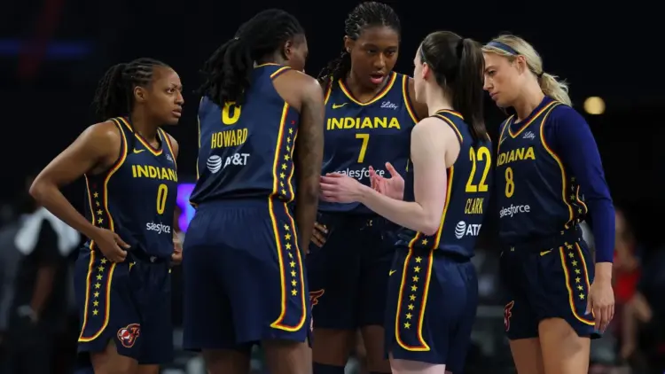 Indiana Fever запустили эксклюзивный пакет для болельщиков, желающих увидеть Кейтлин Кларк на выезде. Стоимость предложения — почти 3800 долларов, и в него входят два места прямо у площадки.