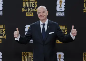 Инфантино объявил о новом бизнесе FIFA. УЕФА: «Это переходит границы»