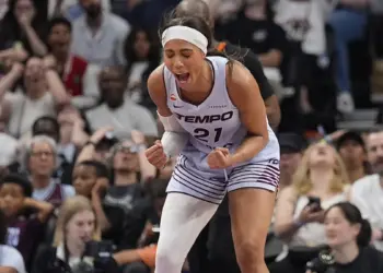 Изабель Харрисон пропустила матч, но не шоу: ветеран WNBA вышла в свет с идеальным прессом