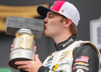 Карсон Квапил взял дебютную победу в NASCAR O’Reilly Auto Parts Series в Индианаполисе
