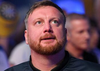 Кэмерон Мензис снялся с турнира World Matchplay Darts после того, как ему стало плохо прямо на сцене