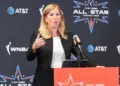 Комиссар WNBA Кэти Энгельберт откровенно рассказала о своей работе. Она призналась, что за стремительным ростом женской баскетбольной лиги стоят не только продуманная стратегия, но и серьёзные личные жертвы.