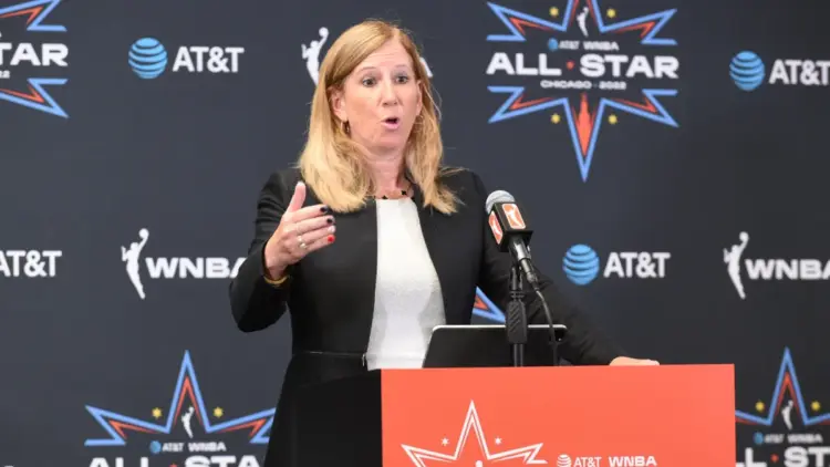 Комиссар WNBA Кэти Энгельберт откровенно рассказала о своей работе. Она призналась, что за стремительным ростом женской баскетбольной лиги стоят не только продуманная стратегия, но и серьёзные личные жертвы.