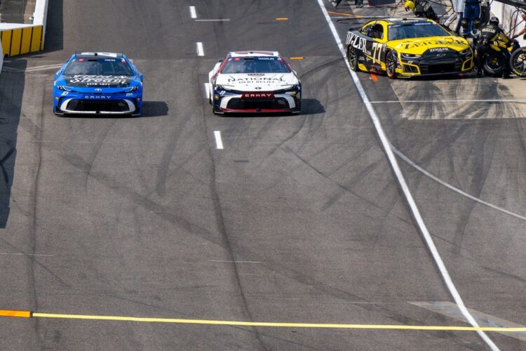 Кори Хейм сенсационно выиграл Brickyard 400