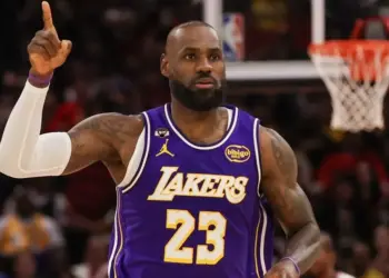 Леброн Джеймс может изменить контракт с «Филадельфией» на $8 млн