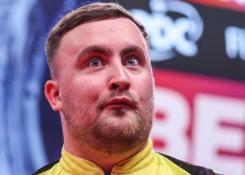 Люк Литтлер не заметил Дирка ван Дуйвенбоде в полуфинале World Matchplay — 17:5. Теперь в решающем матче его ждёт Гервин Прайс.