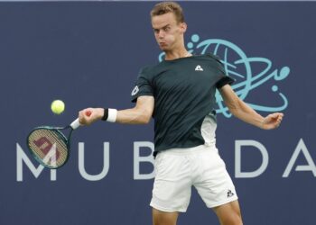 Люка Ван Асс впервые выиграл титул ATP в Эшториле