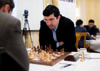 Международная шахматная федерация отстранила экс-чемпиона мира за обвинения в читерстве
