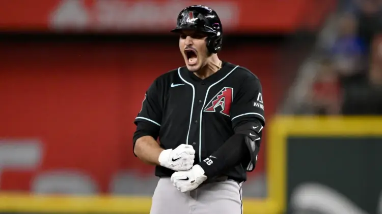 Нолан Аренадо вошёл в элитный клуб MLB с пятью членами Зала славы