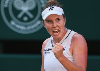 Носкова выстояла и выиграла свой первый Уимблдон, пережив семь матчболов