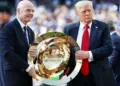 Почему ФИФА сделала исключение, позволив Дональду Трампу вручить Кубок мира