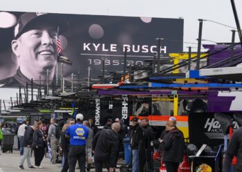 Прощание с Кайлом Бушем: NASCAR проведёт церемонию в Шарлотт