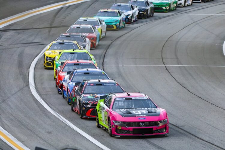 Райан Блэйни выиграл гонку NASCAR в Джорджии в овертайме после дождя