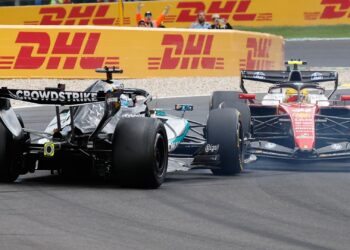Расселл: Проблема с мотором Mercedes привела к столкновению с Хэмилтоном