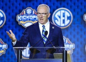Санки больше не летят? Грег Санки смягчил риторику по поводу разрыва с NCAA