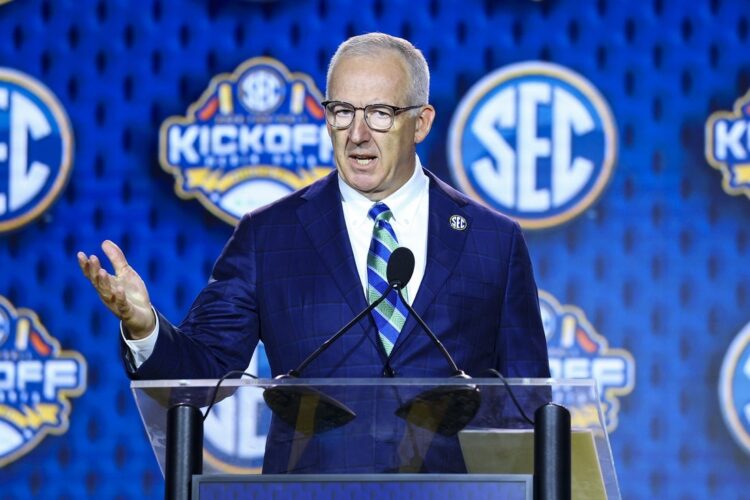 Санки больше не летят? Грег Санки смягчил риторику по поводу разрыва с NCAA